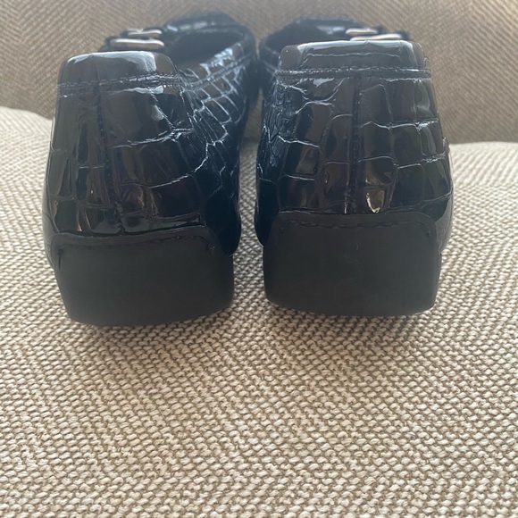 Stuart Weitzman Patent Leather Driving Loafer. Croc Embossed w/Buckle. Sz 9M - Picture 5 of 9